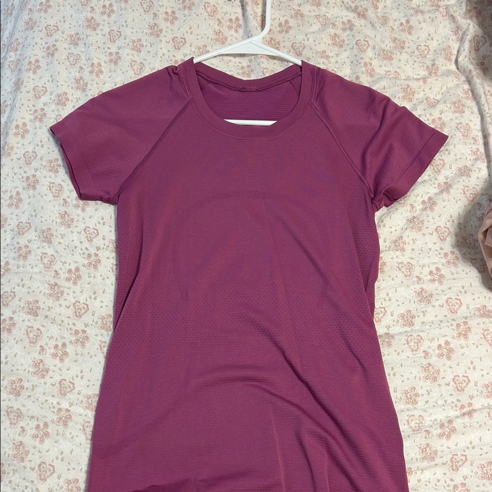 lululemon athletica Magenta Short Sleeve Tee